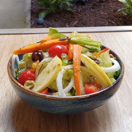 Green salad with seeds